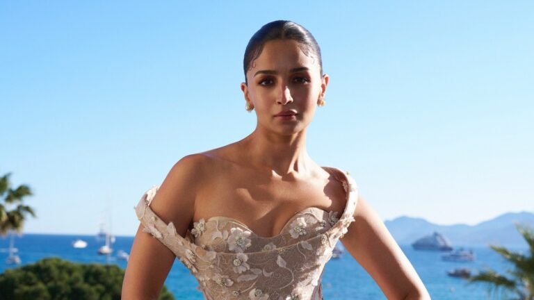 ‘We don’t believe Alia Bhatt is best actress even when entire media is on her side’: Reddit community BollyBlindsNGossip | Bollywood