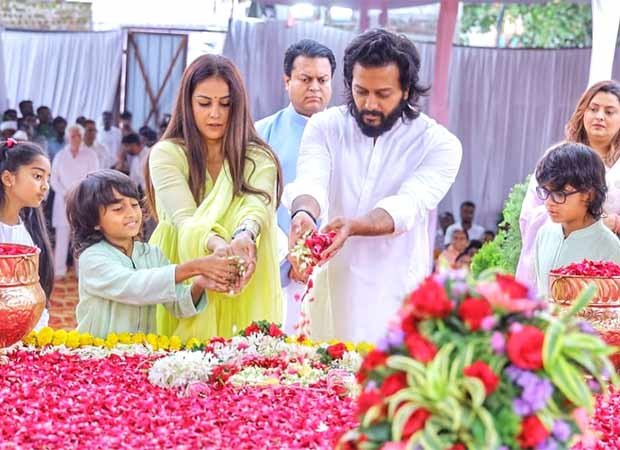Riteish Deshmukh and Genelia Deshmukh pay emotional tribute to Vilasrao Deshmukh on his birth anniversary : Bollywood News