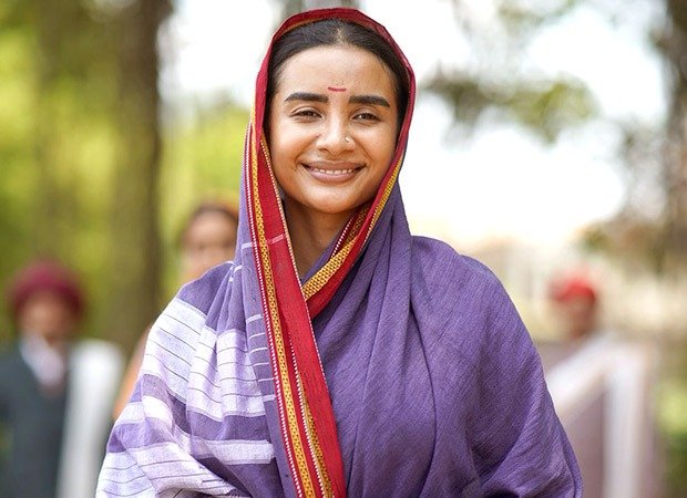 Patralekhaa reflects on portraying Savitribai Phule as Phule completes one month in theatres; says, “It honestly feels surreal that Phule is still running in its fifth week” : Bollywood News