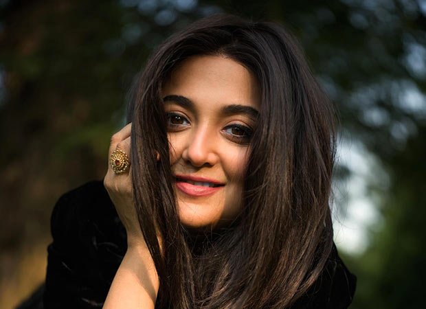 Monali Thakur honours late parents with soulful tribute on World Music Day : Bollywood News