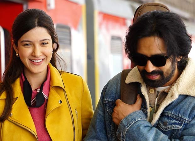 EXCLUSIVE: Vikrant Massey reveals being “scared” after wearing “customised” lenses from America to block 80-85 percent vision during Aankhon Ki Gustaakhiyan; says, “I realised this is a different ball game altogether” 80 : Bollywood News